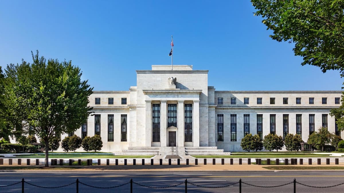 Foto da matéria: Operadores veem alta de juros do Fed em setembro de 2026