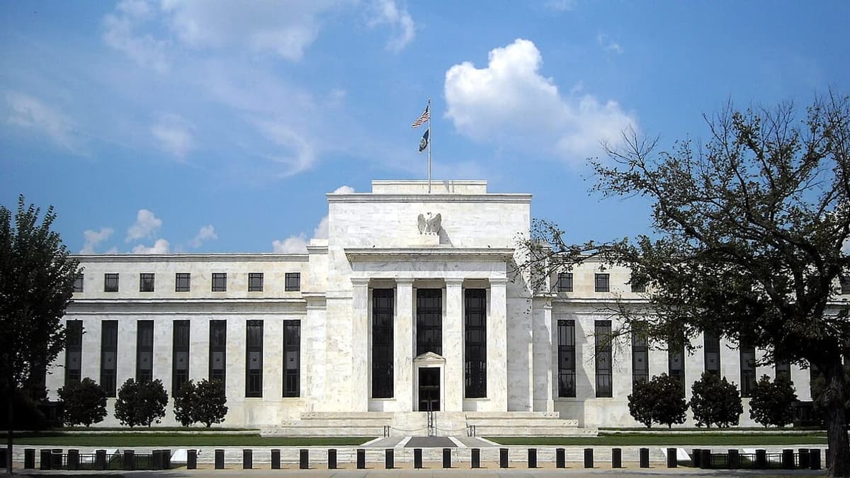 Foto da matéria: Fed volta a prever alta de juros se inflação não cair
