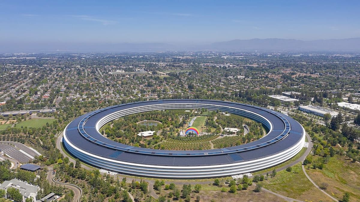 Foto da matéria: Apple substitui Core Technology Fee na UE por comissão de 5% fora da App Store