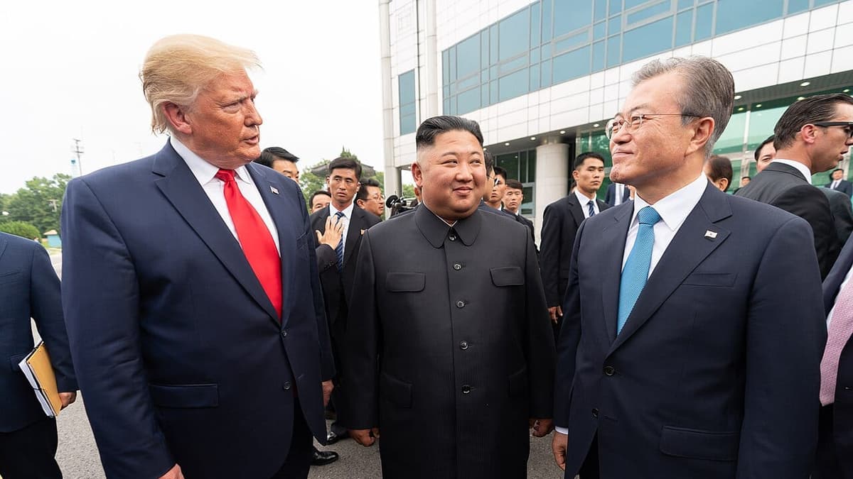 Foto da matéria: Trump pressiona assessores para reunião com Kim Jong Un no outono