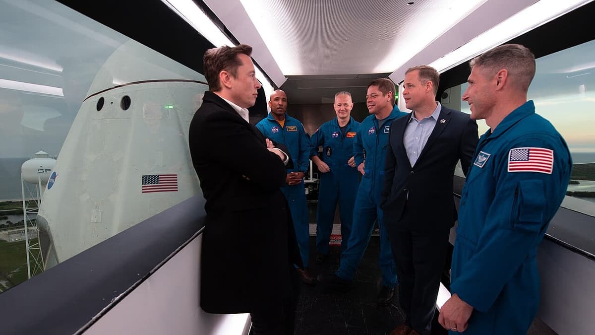 Foto da matéria: Elon Musk prevê economia espacial acima de US$ 1,8 trilhão em 2035