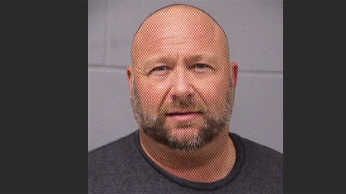 Tribunal do Texas reduz sentença de Alex Jones a US$ 1,5 milhão