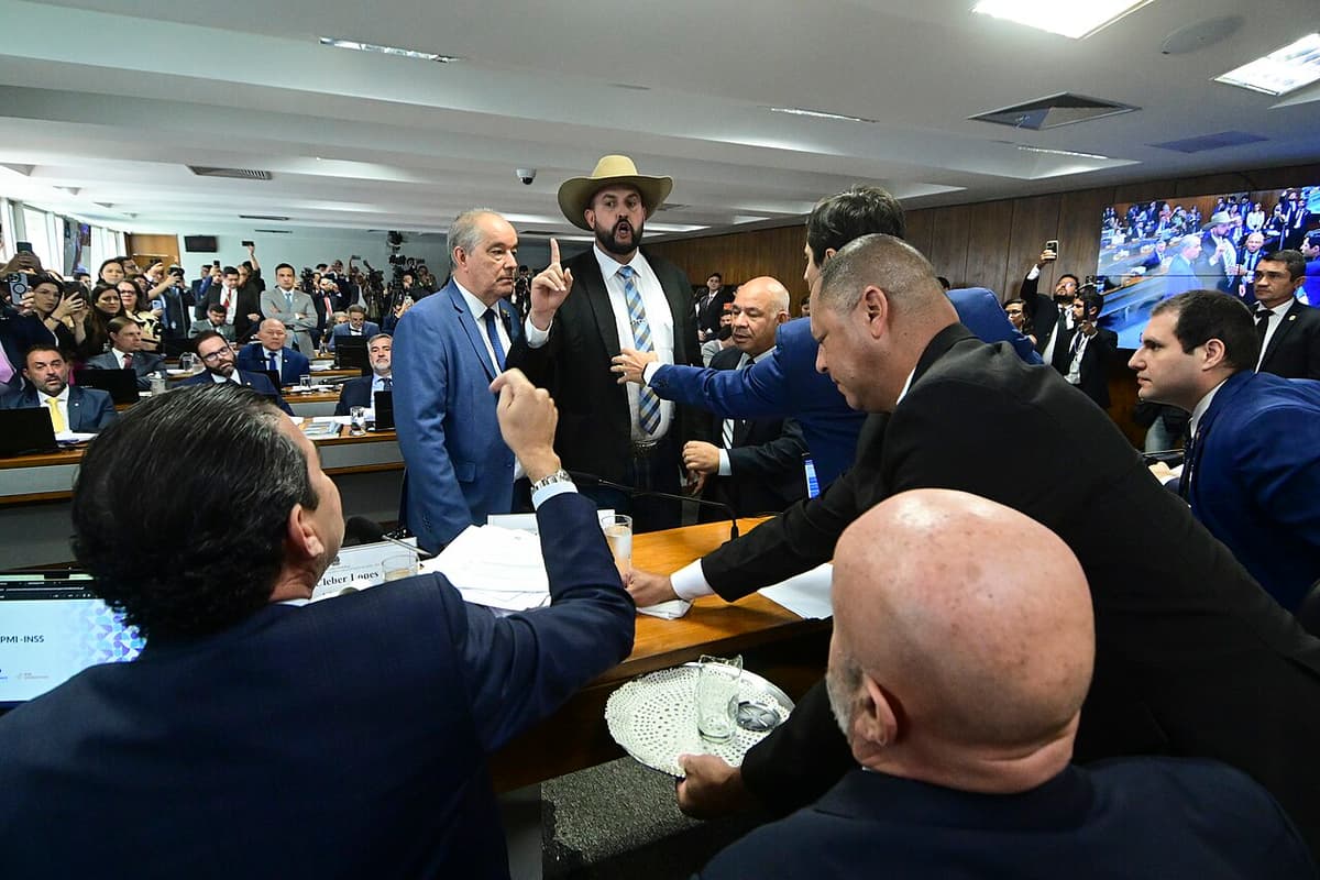 Foto da matéria: Lobista do Careca do INSS comprou joias para ex-chefe de Lula
