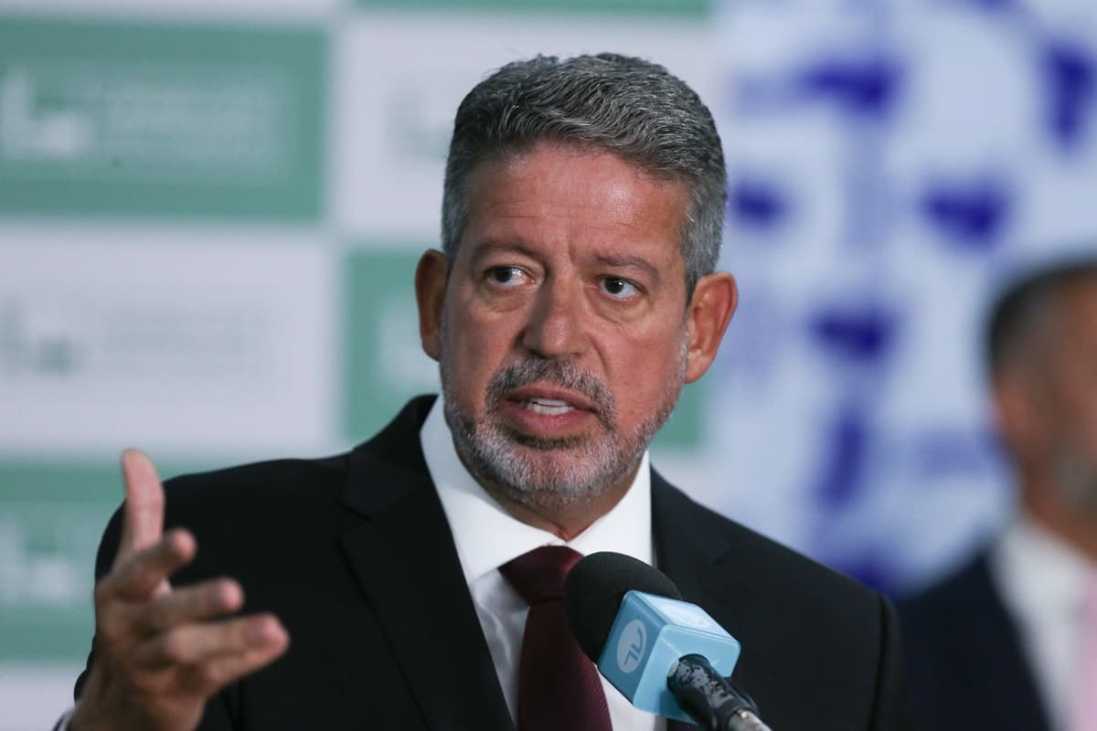 Foto da matéria: Deputado Arthur Lira considera deixar o PP para se filiar ao PL.