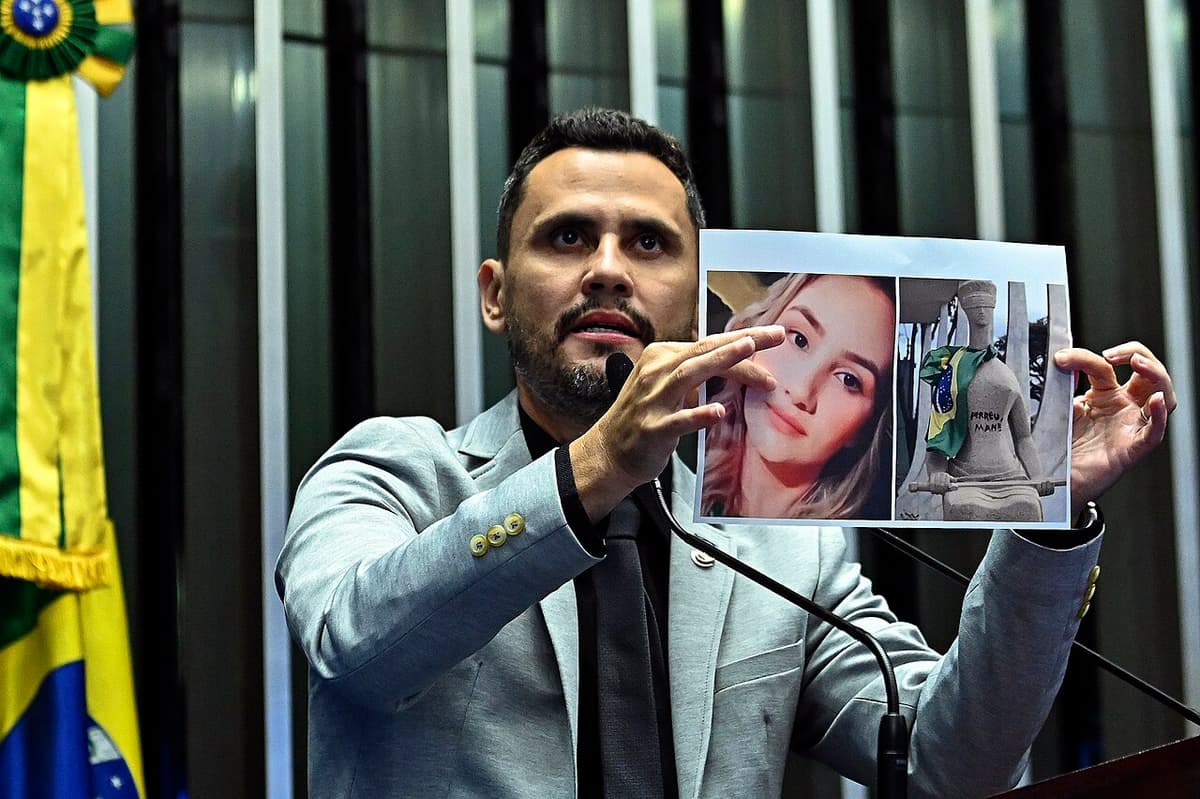 Foto da matéria: Cleitinho critica Zema em debate e diz que ex-governador não dialogou