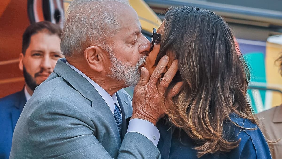 Foto da matéria: Flávio Bolsonaro diz que tracking próprio o coloca à frente de Lula