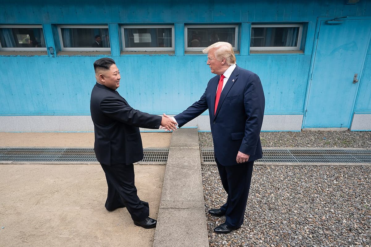Foto da matéria: Trump reduz exercícios com Coreia do Sul para retomar diálogo com Kim