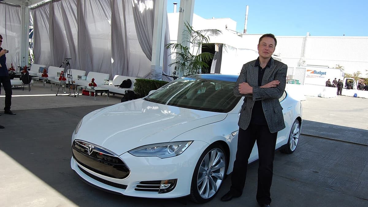 Elon Musk descreve direção autônoma da Tesla como 'mágica'