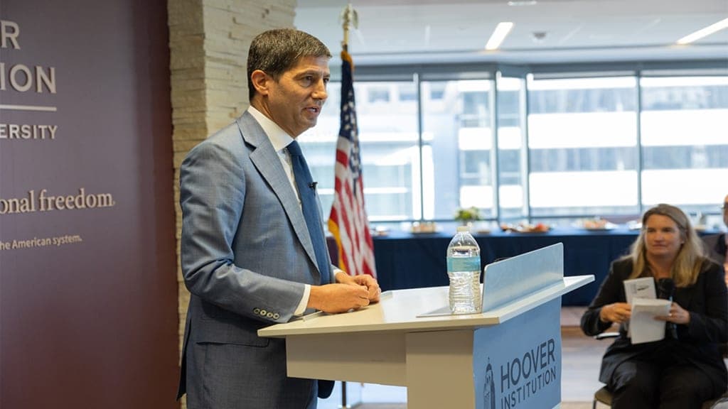 Foto da matéria: Apostas em alta do dólar sobem antes de fala de Warsh