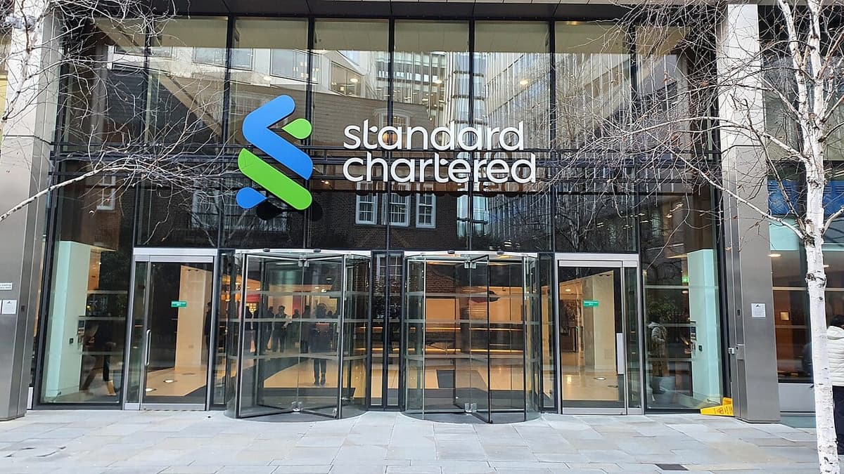 Bitcoin a US$ 100 mil até 2026, prevê Standard Chartered