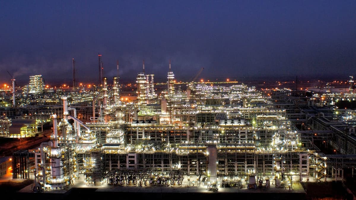 Foto da matéria: Produção de gasolina da Rússia cai para 70% do consumo