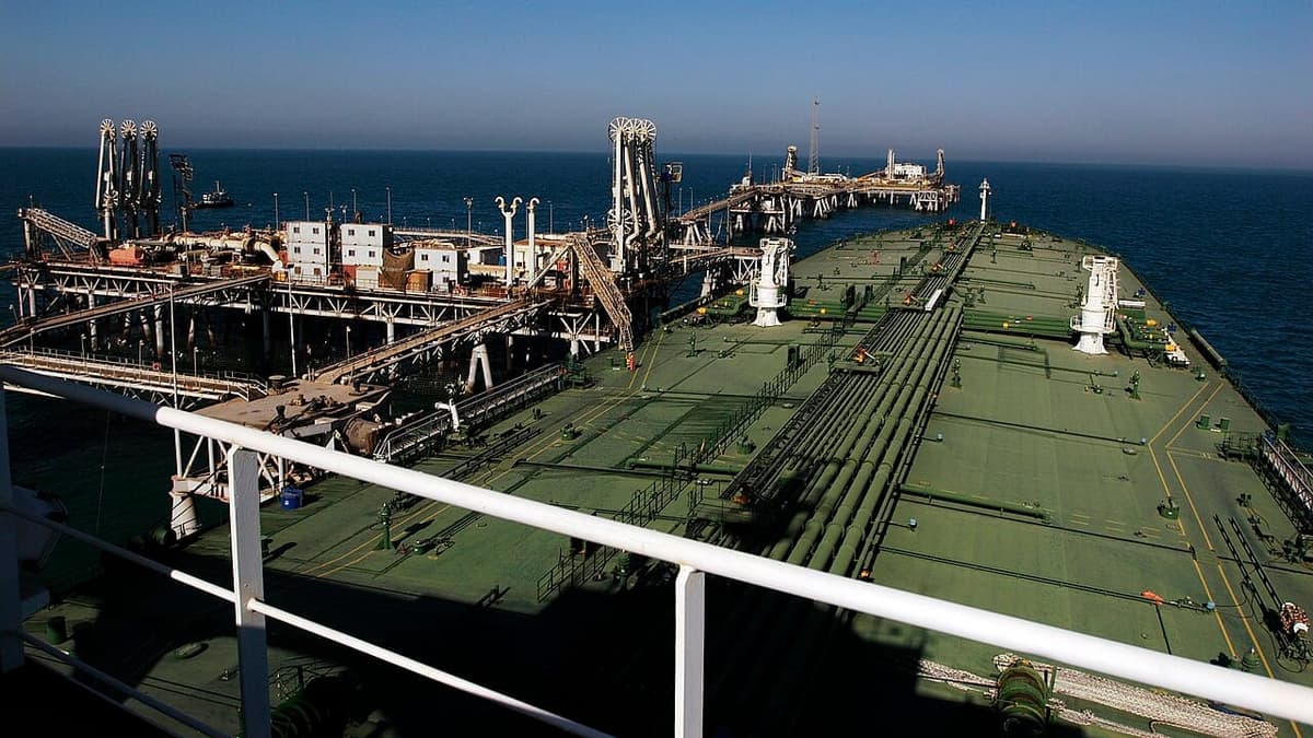 Foto da matéria: EUA estabelecem corredor de petróleo no Estreito de Ormuz