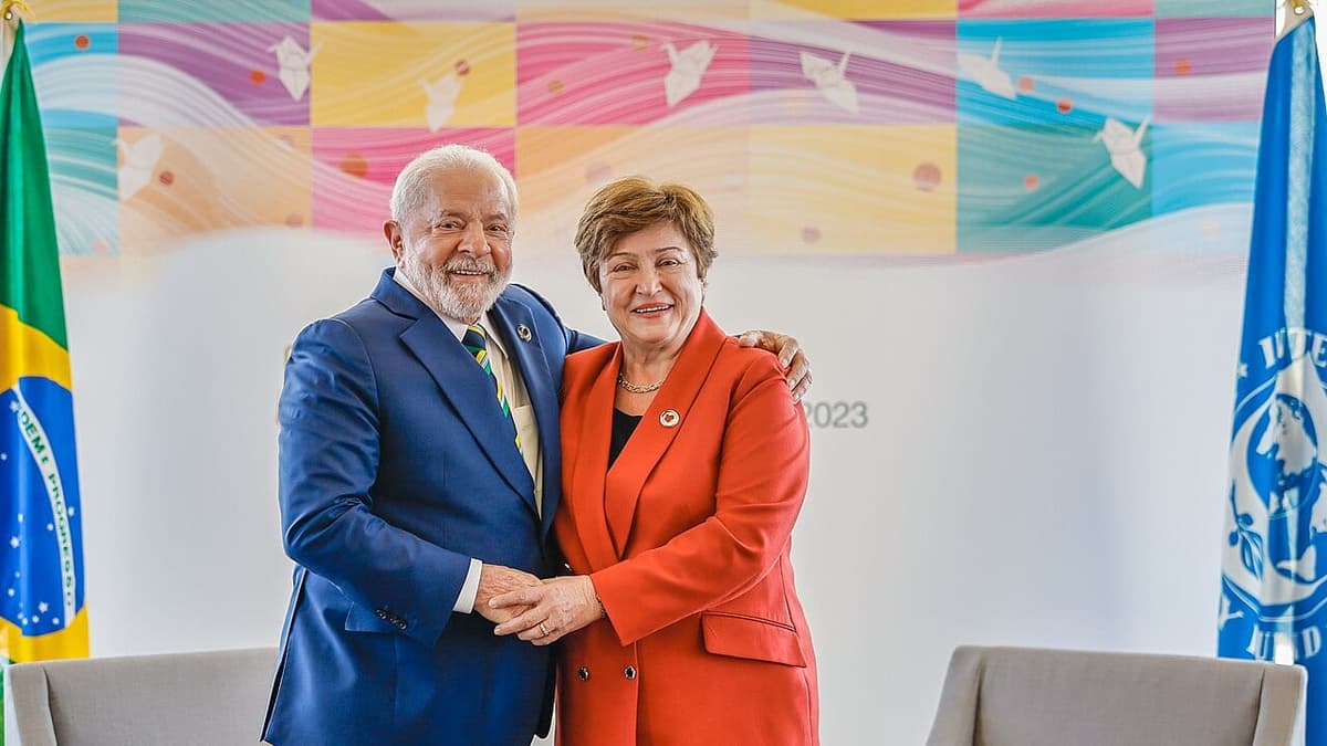 Chefe do FMI compara economia a navio