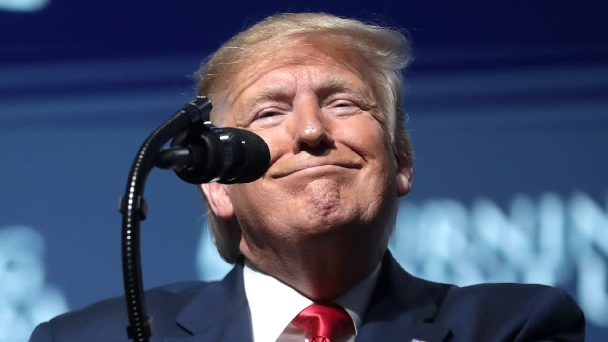 Trump pede que comunidades dos EUA acolham data centers