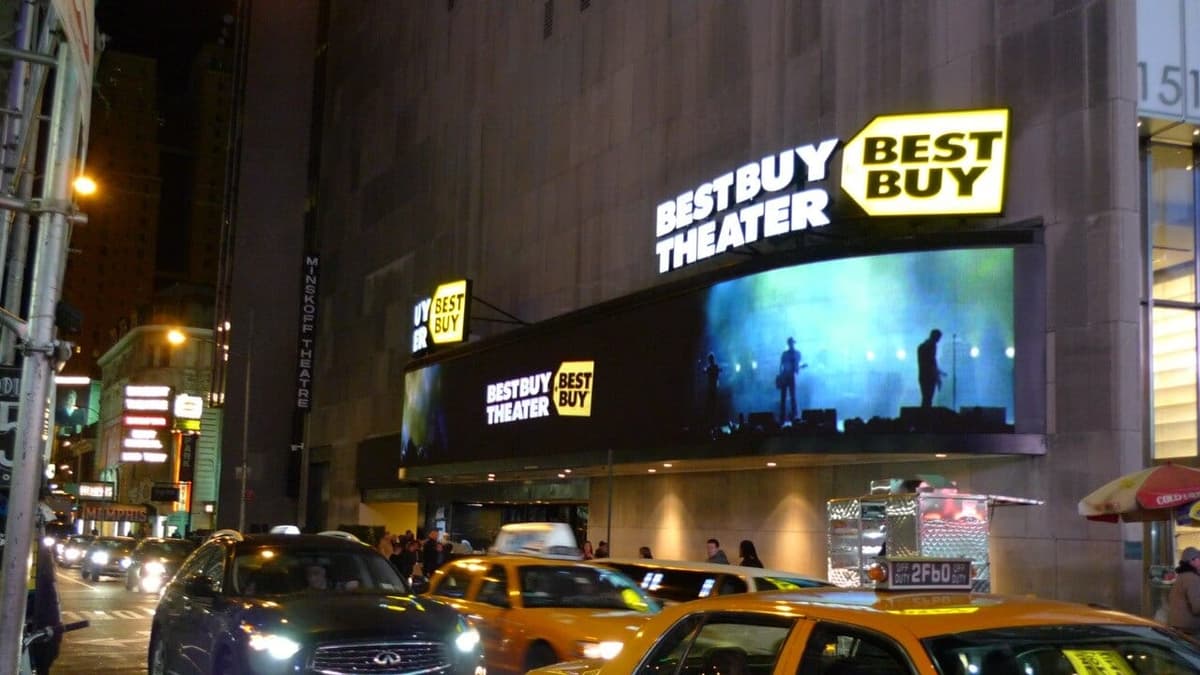 Best Buy eleva projeção de lucro do ano 2027 para US$ 6,70-6,90