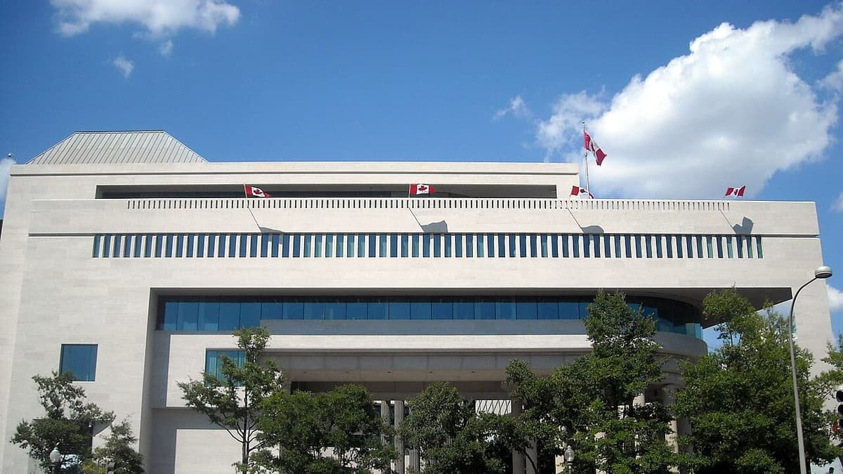 Foto da matéria: EUA impõem tarifa de 50% sobre importações selecionadas do Canadá