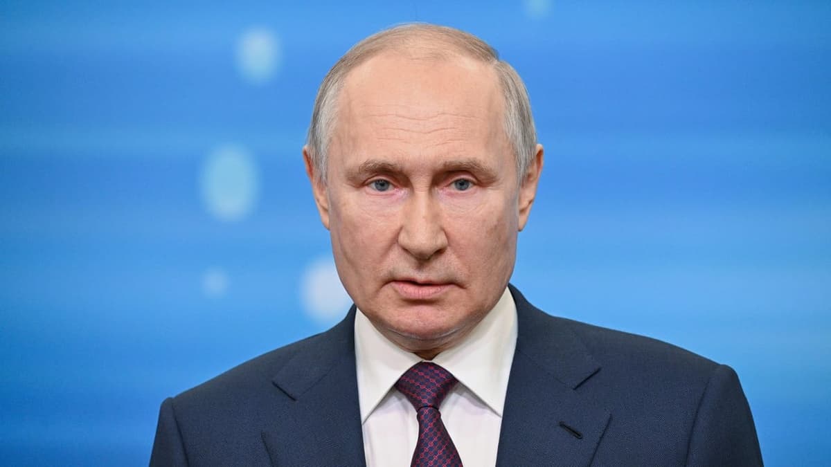 Livro sobre vida privada de Putin vence prêmio na França
