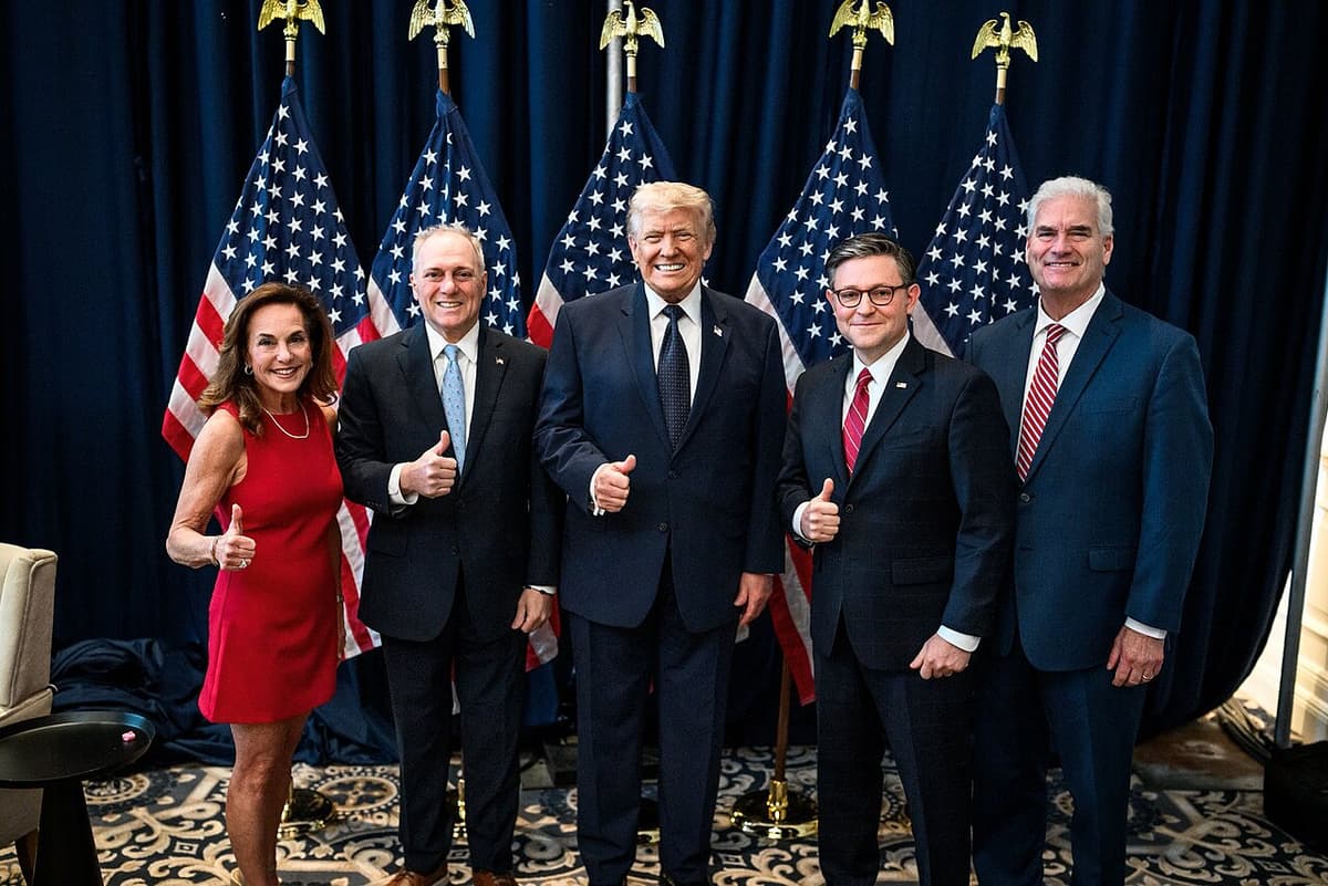 Trump ameaça bombardear Omã caso país interfira no Estreito de Hormuz