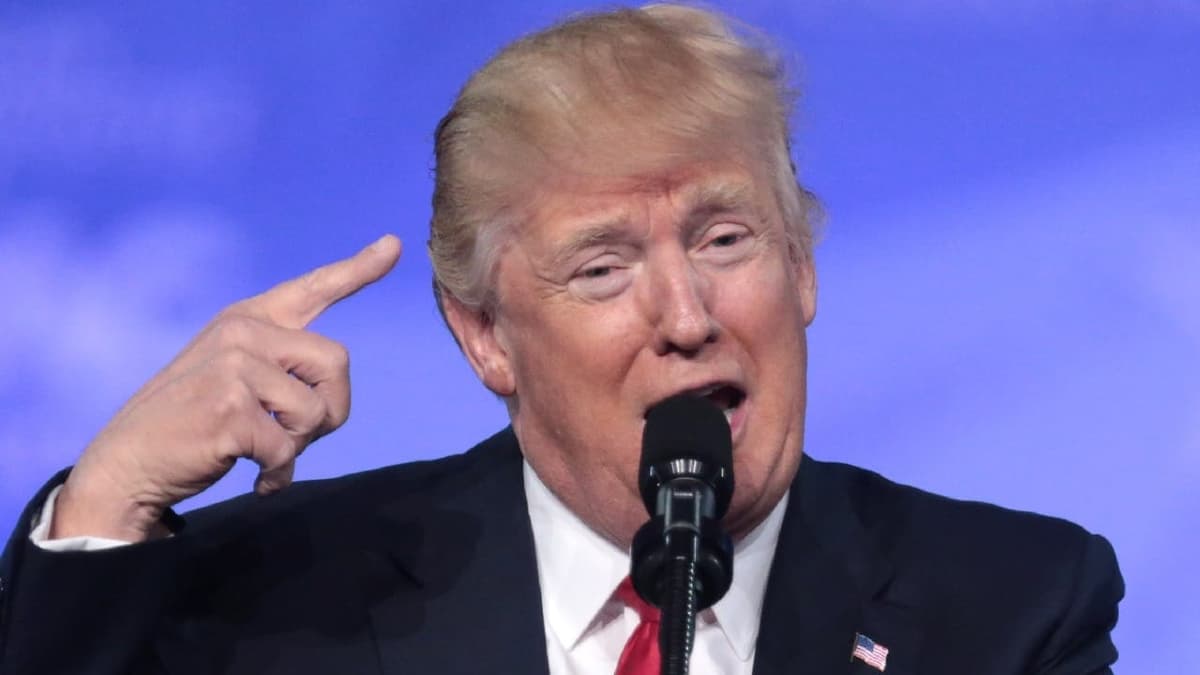 Foto da matéria: Trump assina ordem e cria comissão para Academia Espacial