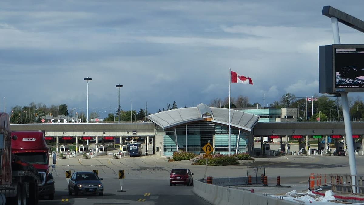 Foto da matéria: Canadá e EUA tentam acordo antes de tarifa de 50% à meia-noite