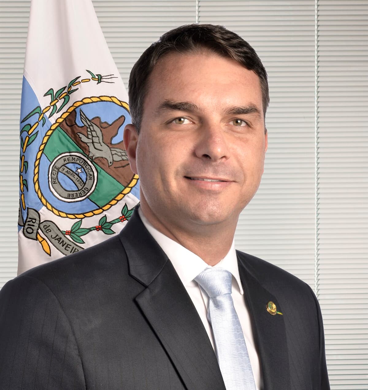 Foto da matéria: Flávio Bolsonaro promete indicar quatro ministros ao STF
