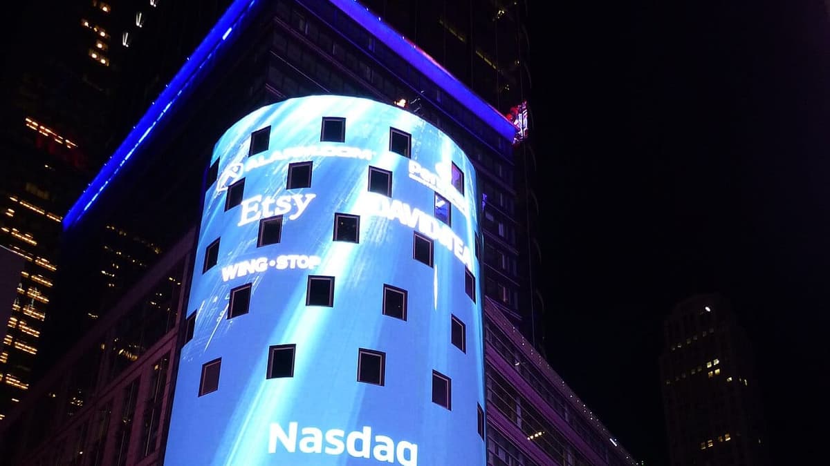 Nasdaq lança negociação de ações durante a madrugada em dezembro de 2026